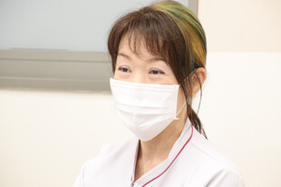 【画像】第１回の講師を務めた長久栄子看護師（緩和ケア認定看護師）