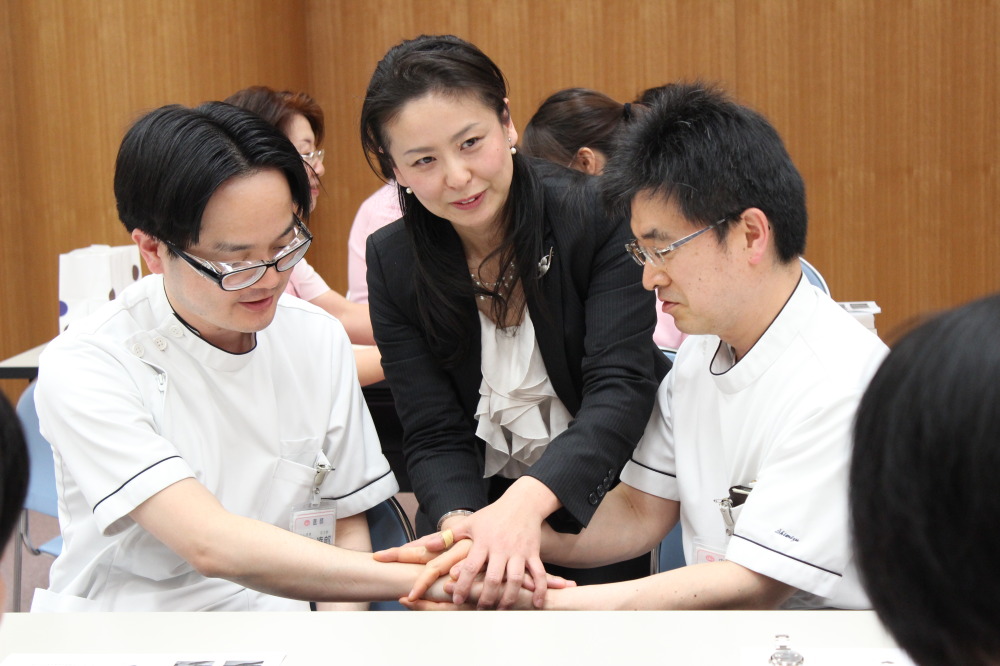 タッチングケア講習会を開催しました 各種イベント 教室 当院について 真生会富山病院 富山県射水市