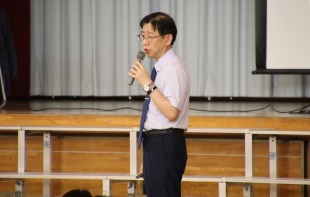 【画像】講演する稲田雅一デンタルクリニック院長