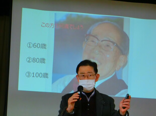 【画像】講演する稲田雅一院長