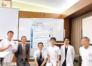 【画像】先生と当院はじめ医師による記念の１枚