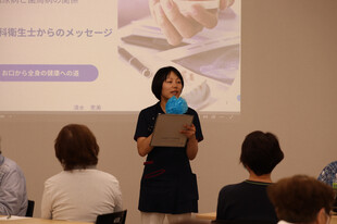【画像】司会を務めた栄養科の梅原管理栄養士 【画像】司会を務めた栄養科の梅原管理栄養士