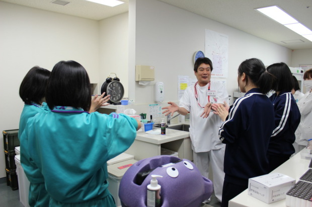 【画像】平成26年度 社会に学ぶ「14歳の挑戦」(小杉中、小杉南中)の受け入れを行いました。 【画像】平成26年度 社会に学ぶ「14歳の挑戦」(小杉中、小杉南中)の受け入れを行いました。
