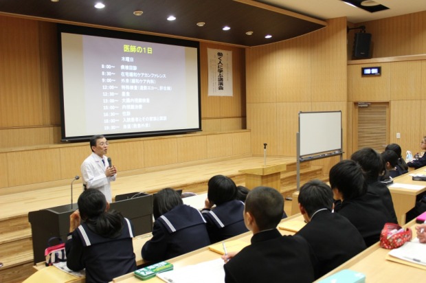 【画像】新湊南部中学校で河相医師が講演しました。 【画像】新湊南部中学校で河相医師が講演しました。