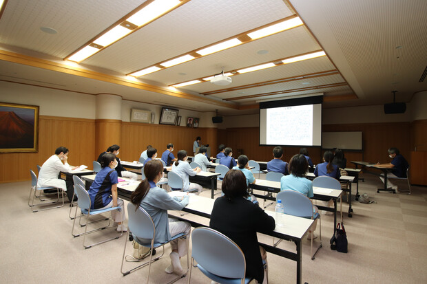 【画像】リハビリテーション科科内学会が行われました