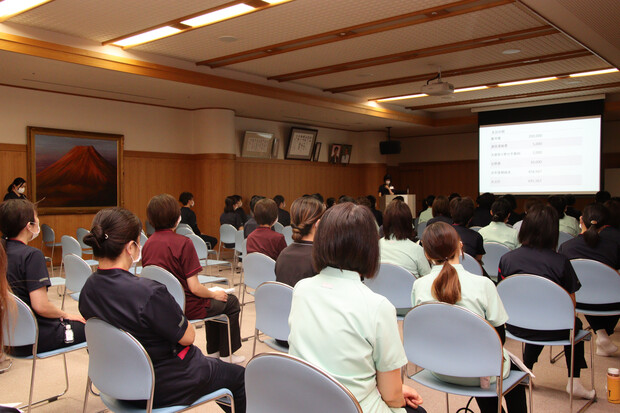 【画像】2023年度看護部総会・第12回看護研究発表会・実践報告会を開催しました