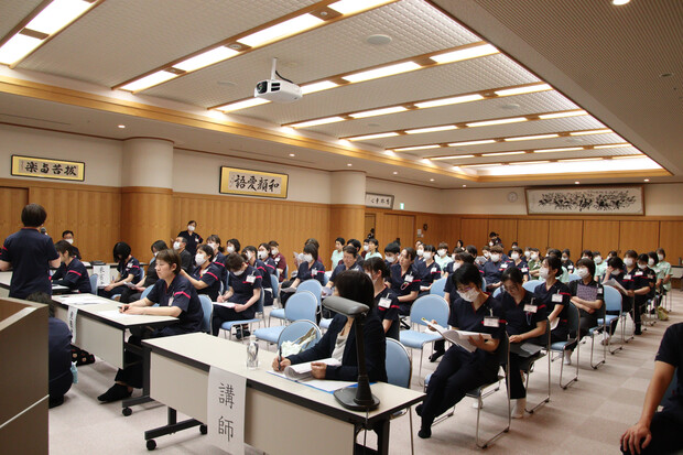【画像】第１５回看護研究発表会・実践報告会を開催しました