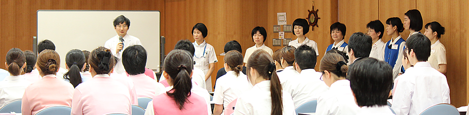 刀塚副院長の挨拶の様子