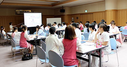 「PTSトライアングル」の講義の様子